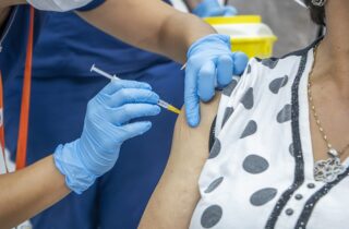 VACUNACIÓN CONTRA LA INFLUENZA EN LA REGIÓN AVANZA AL 37%