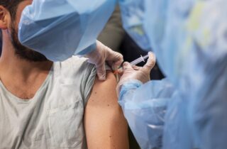 REFUERZAN IMPORTANCIA DE PONER AL DÍA VACUNACIÓN CONTRA INFLUENZA EN EMBARAZADAS Y ADULTOS MAYORES