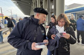 AUTORIDADES DE SALUD Y TRANSPORTES DEL BIOBÍO DIFUNDEN EN BIOTREN MEDIDAS DE PREVENCIÓN DE ENFERMEDADES RESPIRATORIAS